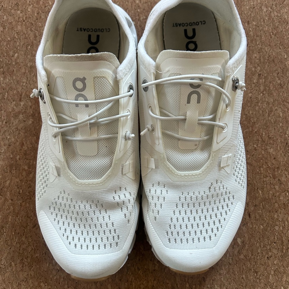 Cloud 5 Coast women’s size 6.5 color all white
